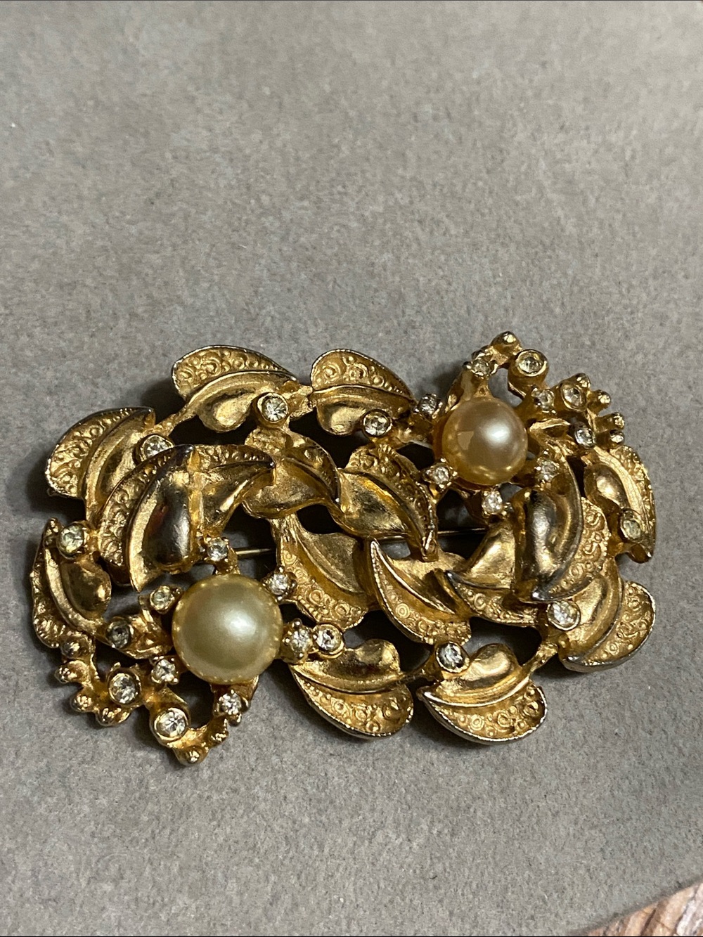 VTG HOBE Pearl & Crystal Floral Swirl Brooch